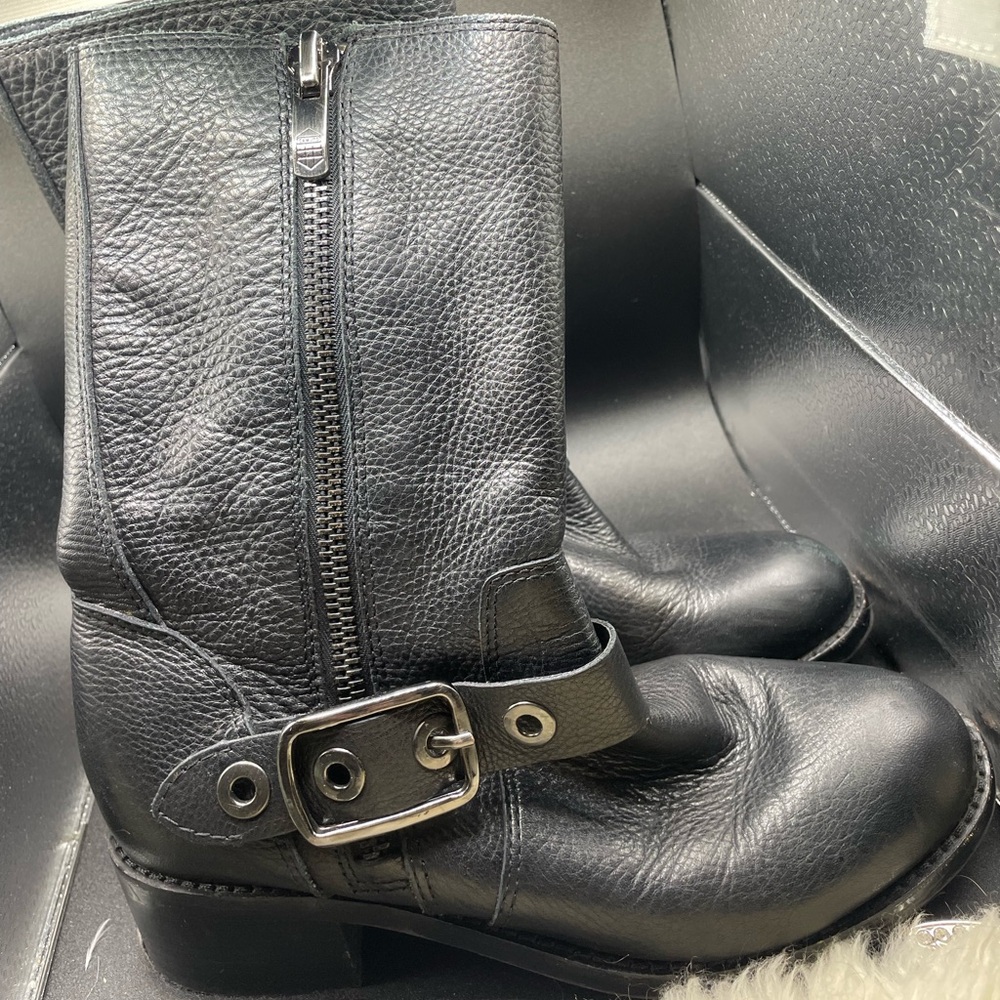 Vince Camuto Black Leather Ankle Boots Size 7.5 B Zip Up Great Condition - Picture 3 of 8